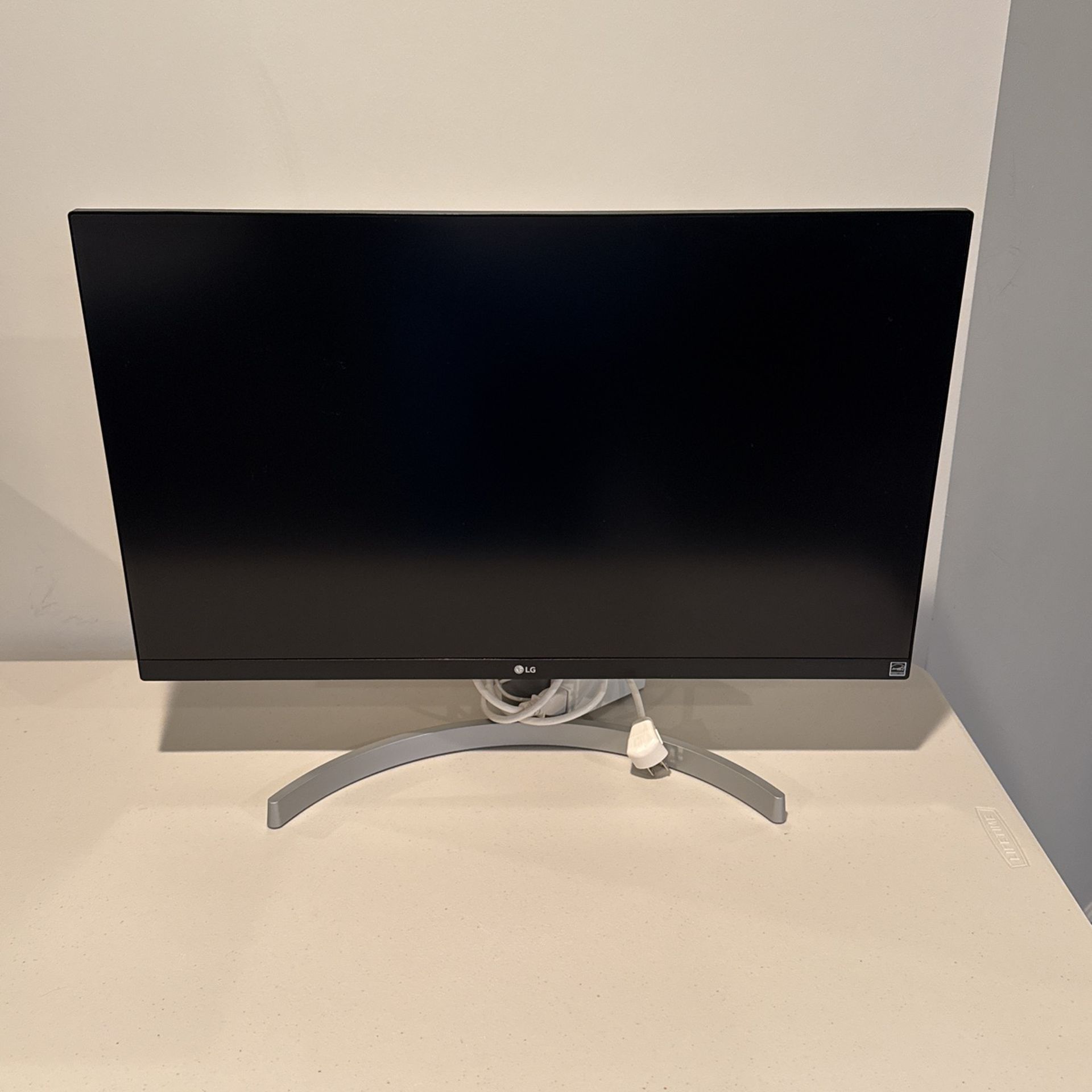 LG IPS 4k UHD, Display HDR 400, 27in. 3840x2160