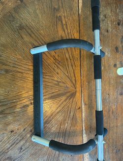 Door gym pull up bar
