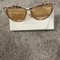 Michael Kors Sungalsses With Case 