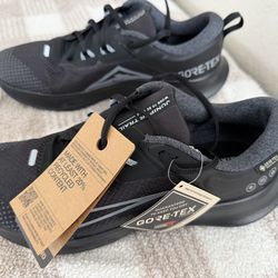 Brand New in Box Nike Tenis Shoes 9 1/2