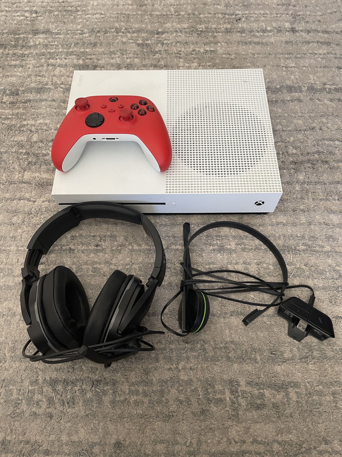 Xbox One S With Controller & Turtle Beach Headset 