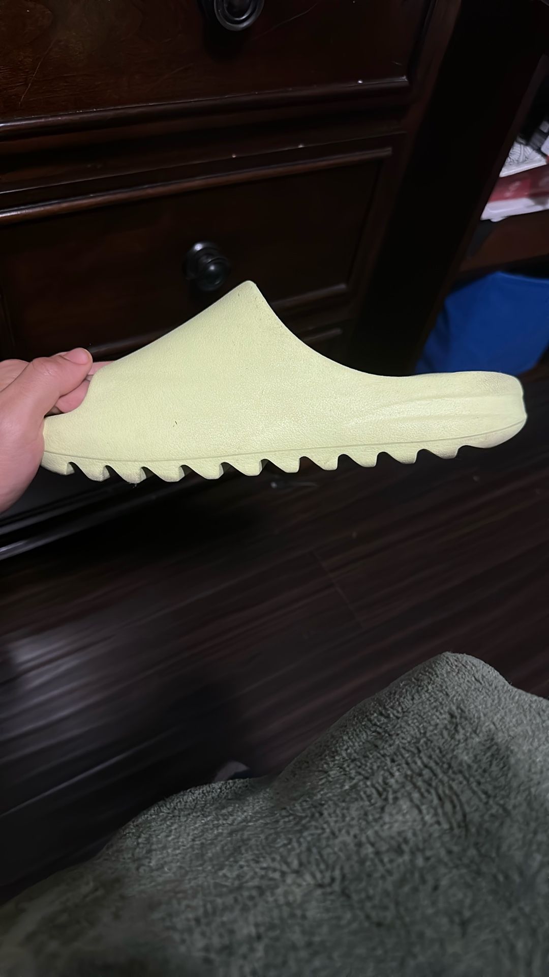 Yeezy Slides Glow Green 