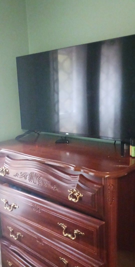 Flat-Screen TV