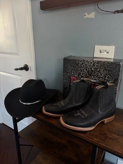 Potrillo Boots and hat