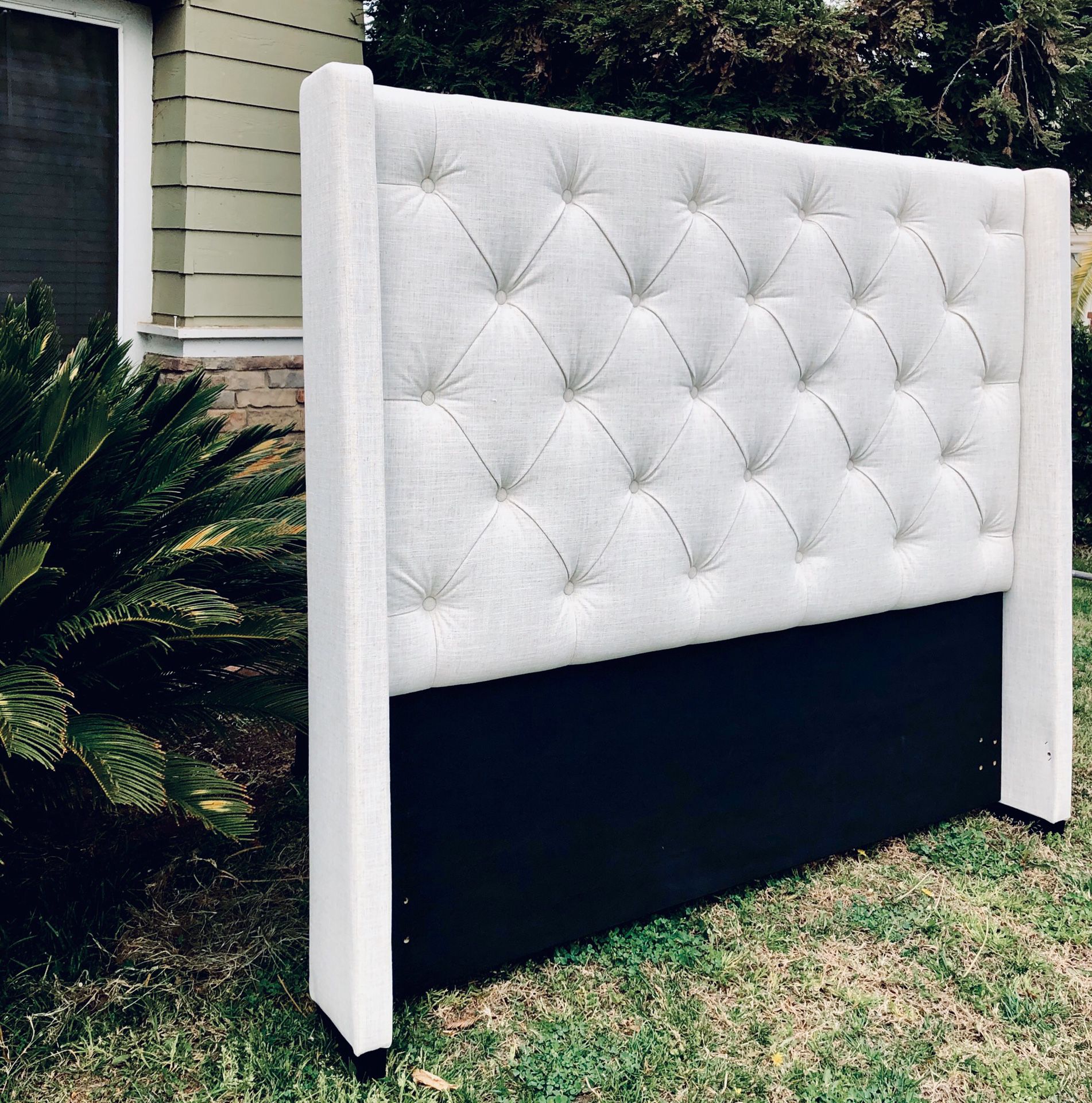 ⭐️New Pulaski Queen contemporary Headboard ONLY. PICK UP BY ASHLAN AND TEMPERANCE IN CLOVIS $$FIRM💰