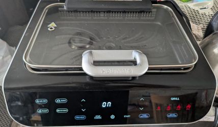 Gourmia Smokeless Indoor Grill & Air Fryer with Smoke Extracting Technology