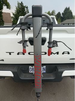 Yakima RidgeBack 2-Bike Hitch Rack all Keys included