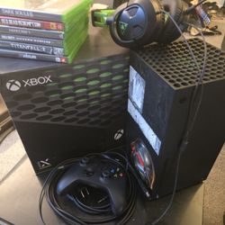 Xbox Series X, Controller, Headphones, 6 Games