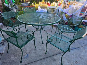 Title:
Vintage Green Wrought Iron 7-Piece Patio Dining Set – Round Mesh Table & 6 Chairs