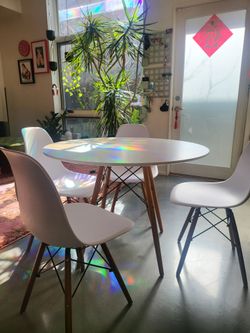 Round 4 person table white