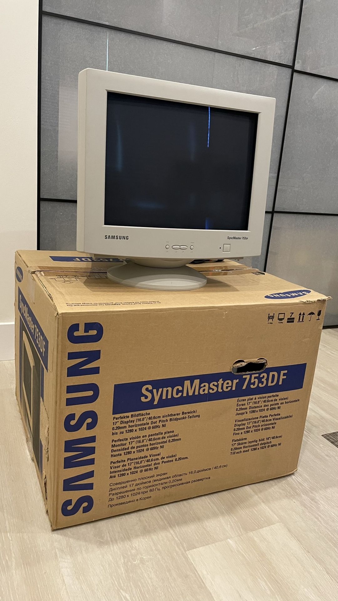 17” Samsung Syncmaster Retro Gaming Flat CRT Computer Monitor