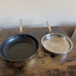 2 Skillet Pans ✨