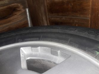 Nice 17 inches wheels 6 lugs silverado avalanche yukon suburban