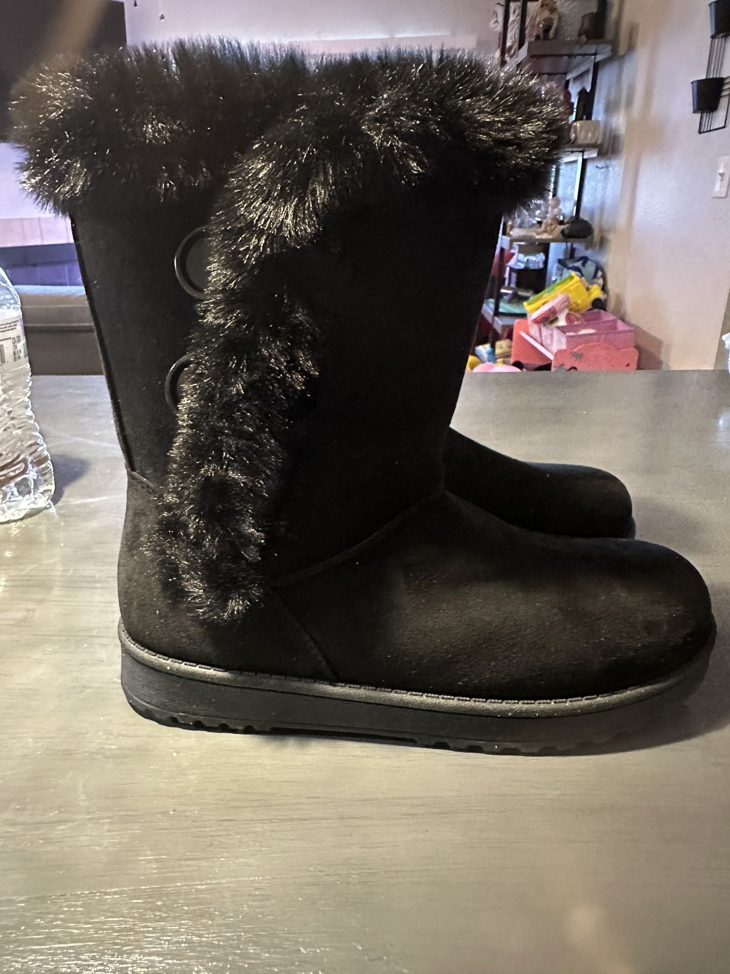 New Women’s Faux Fur Boots Size 7.5