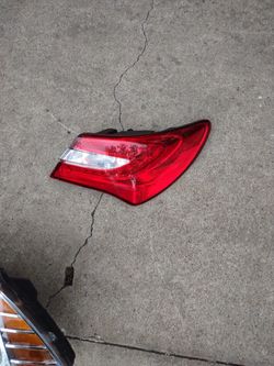 Right Light 2012 Chrysler 200 Tail Light
