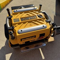 DeWALT Thickness Planer — Portable Wood Planer