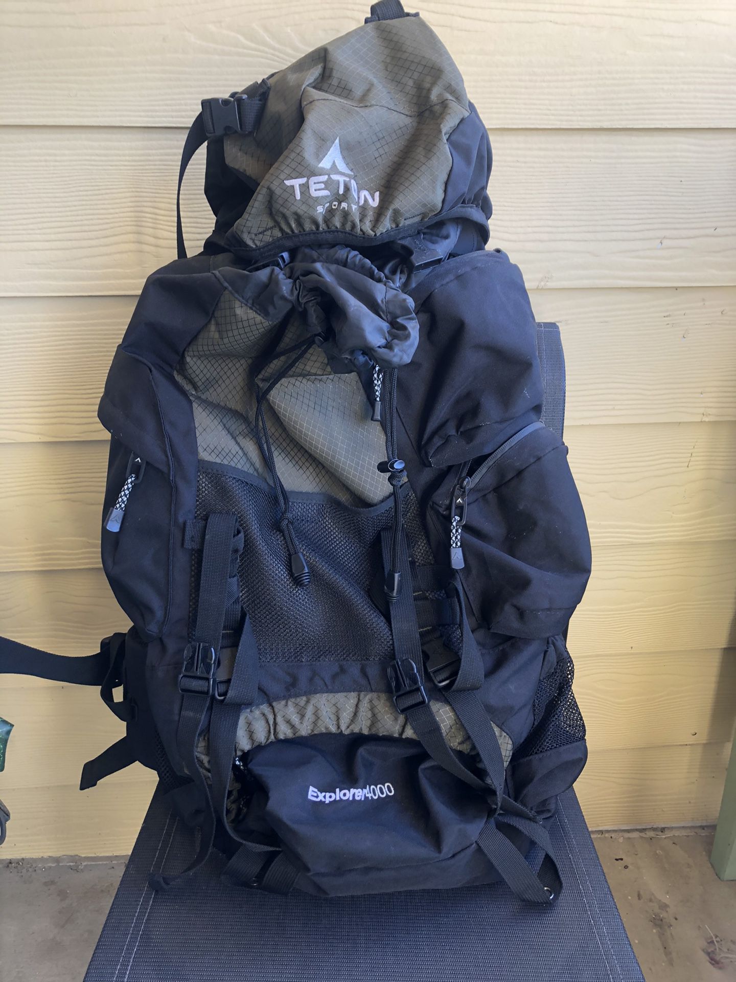 Explorer 4000 backpack