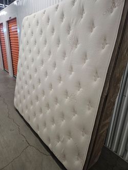 Beautiful king Size Mattress