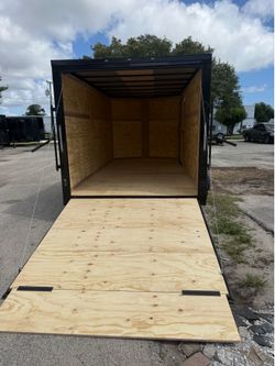 Trailer enclosed 7 x 14 polycore 0.80 I have the title