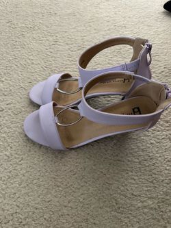 Light lavender 6 1/2 pair of shoes