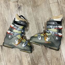 SALOMON SKI BOOTS SIZE 26.0 