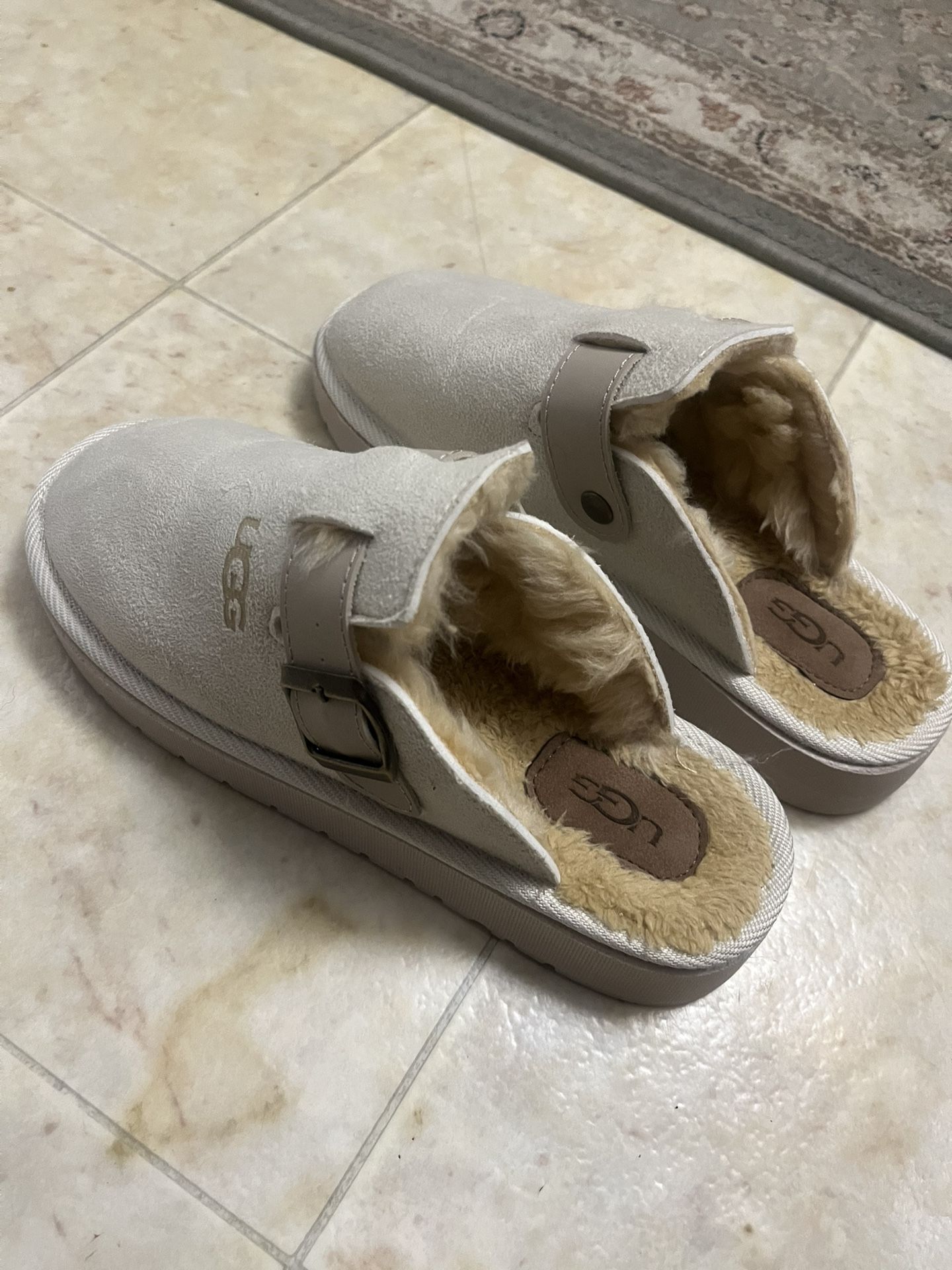 UGG Women’s Shoes !!!! 