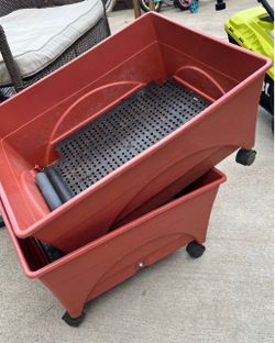 Emsco Group Bountiful Harvest Raised Bed Grow Box - Self Watering and Improved Aeration - Mobile Unit with Casters