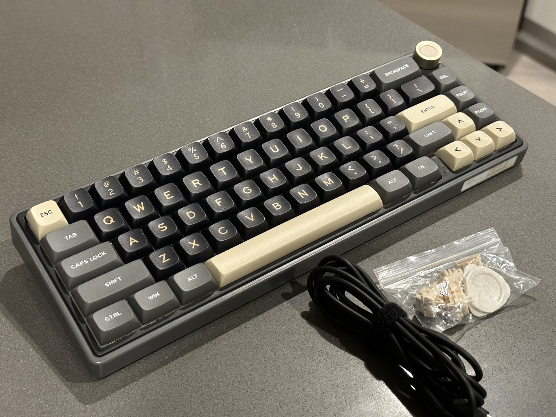 RK Royal kludge R65 wired keyboard