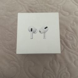 AirPods Pro  With Wireless Charging Case