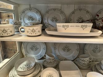 61 Pieces Of Vintage Franciscan Dishes, Family China, Heirloom Pattern