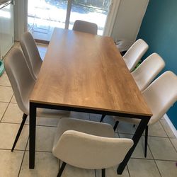 Dining Table & 8 Chairs 