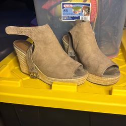 Universal Thread Heels