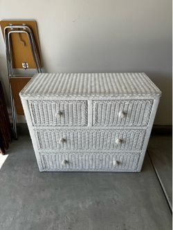 Wicker white dresser