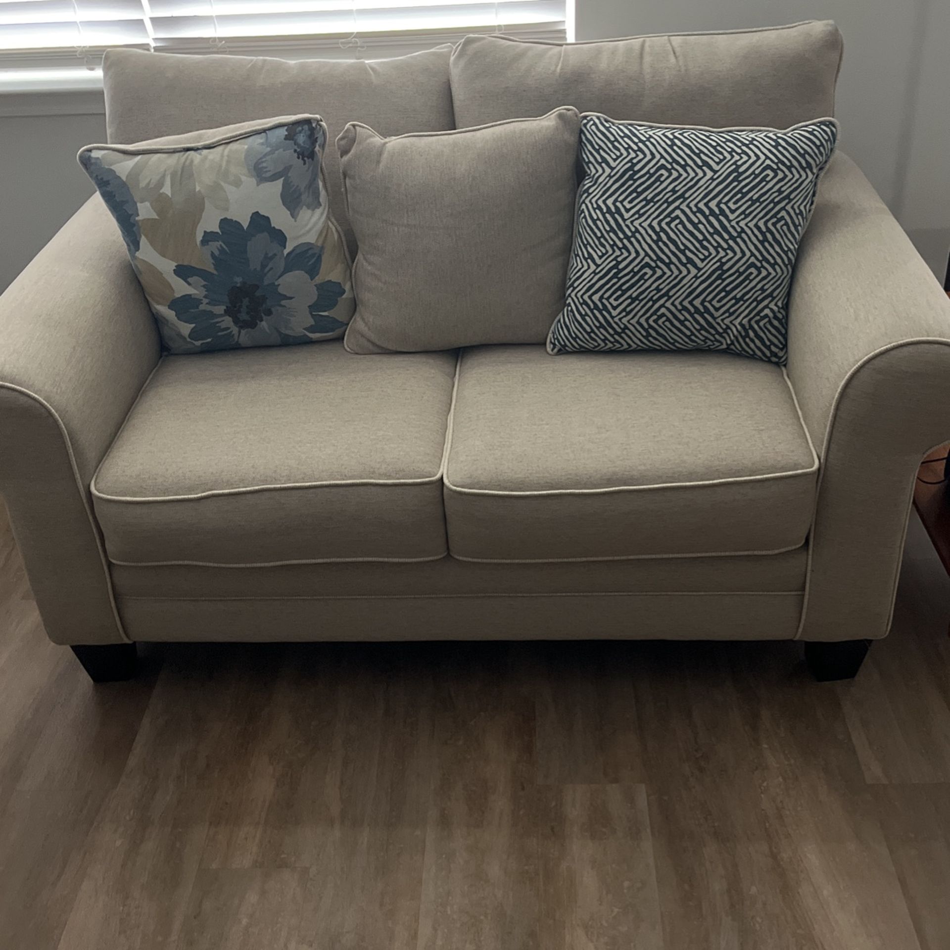 Loveseat & Sofa