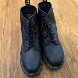 DR Martins Size 11m