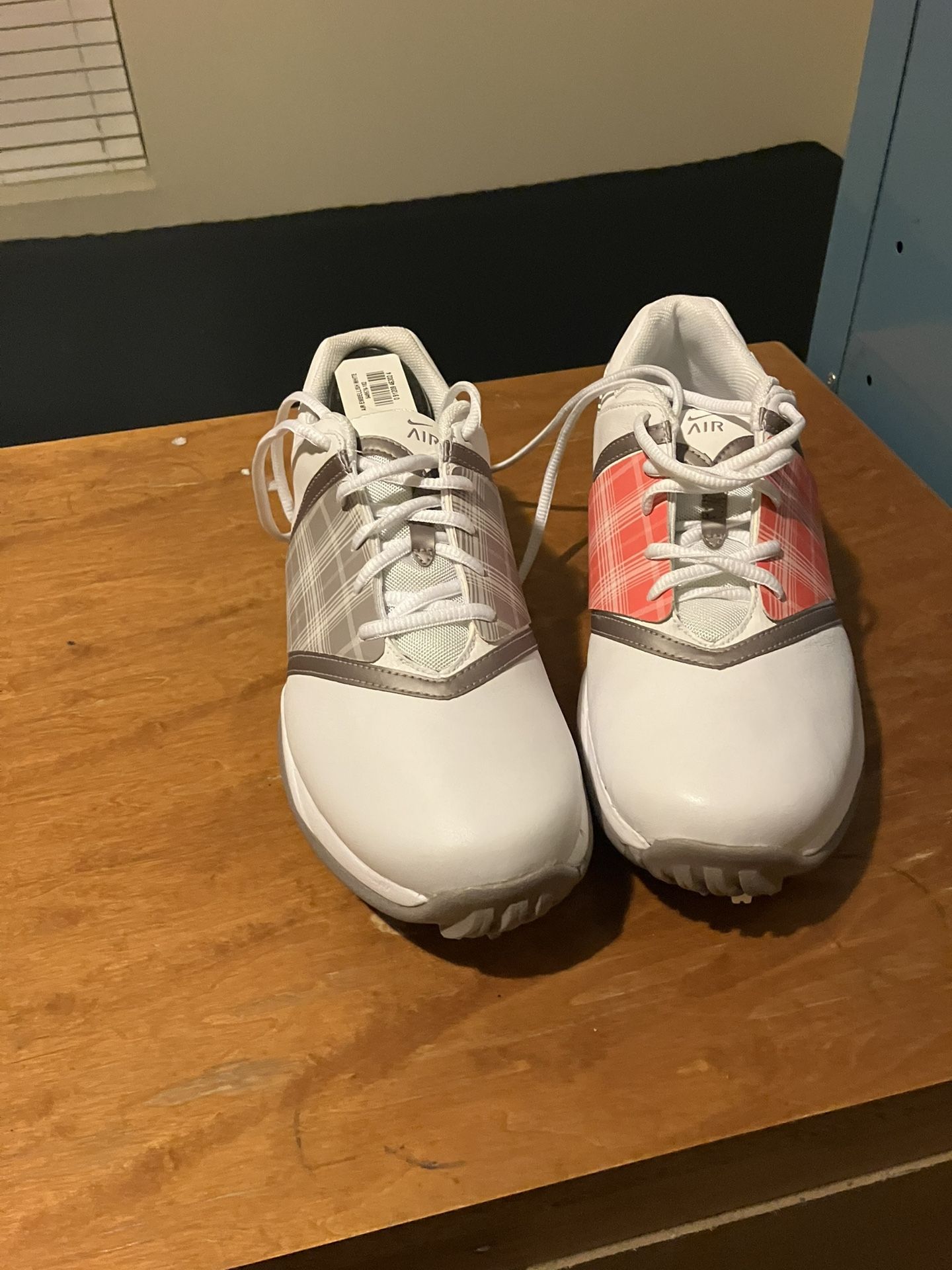 Nike Air Woman Golf Shoes. 