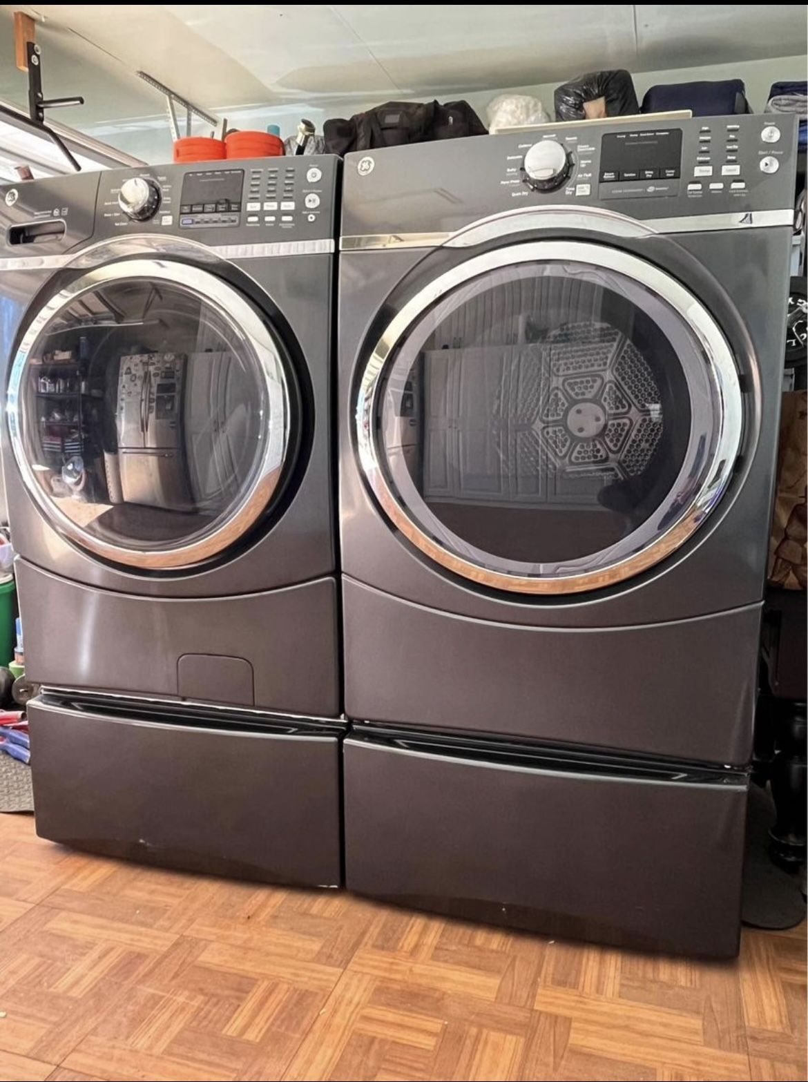 GE Washer & Gas Dryer Plus Pedestals