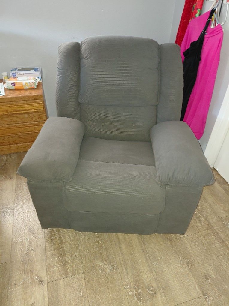 Massage and heat recliner