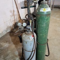 Oxy Acetylene Torch Set.  Includes Cutting Torch, Tips, Rolling Cart, Etc.