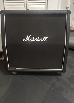 Marshall 1960 A Guitar Speaker Cabinet with original manual 4x12 angled great condition