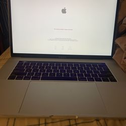 MacBook 2018 15in with Touch Bar 