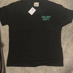 Gallery•Black T-shirt