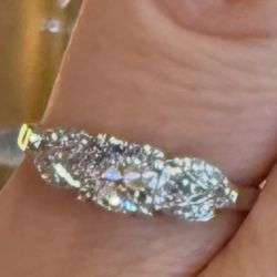 Platinum Ring With Natural Diamonds 