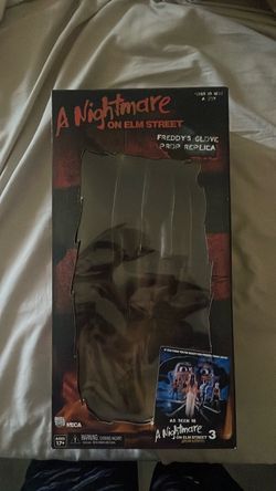 A nightmare on el street Freddy glove