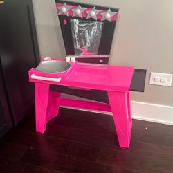 Girls Dress up Vanity