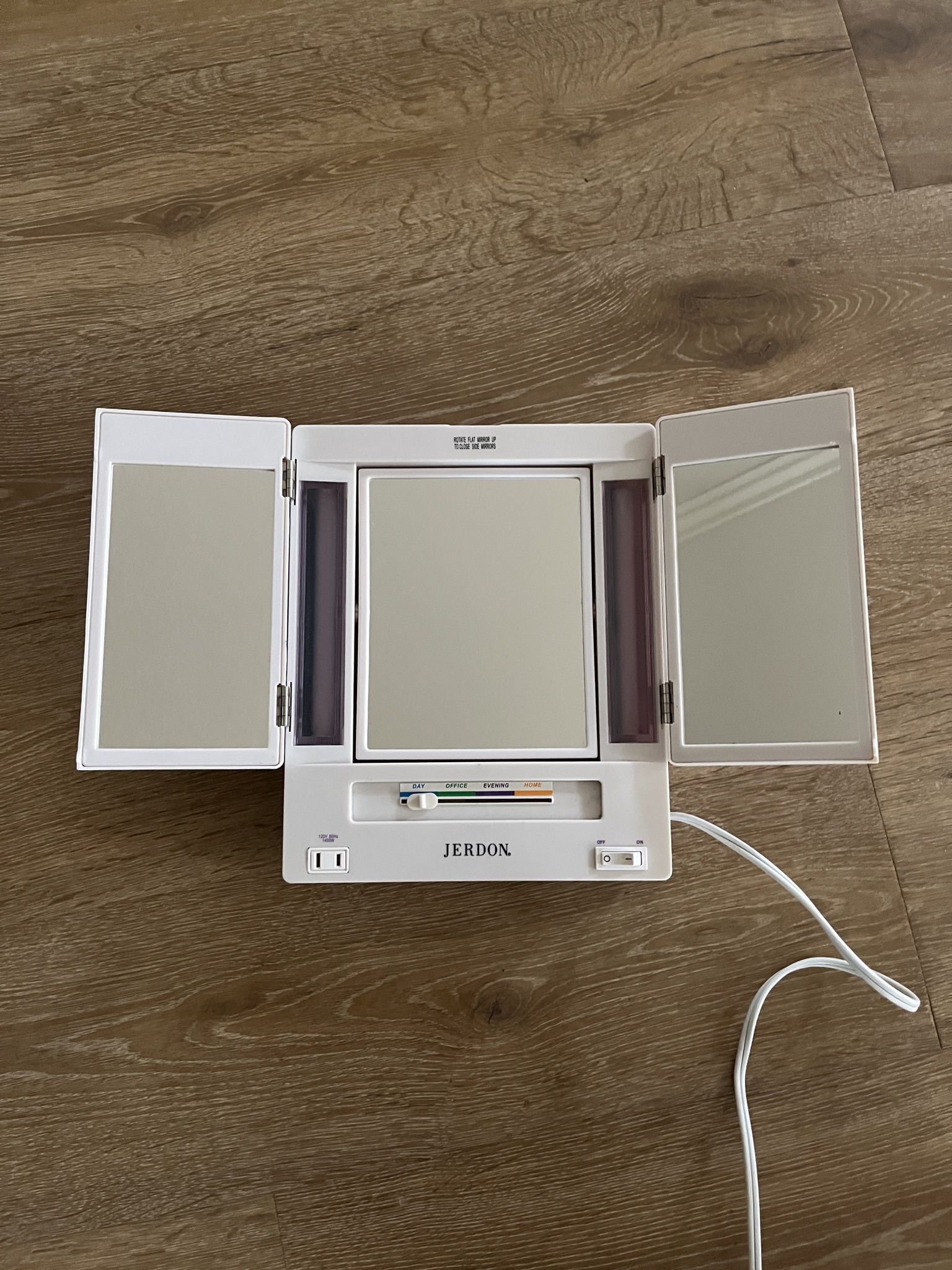 Jerdon Tri-fold 2 Sided Makeup Mirror Magnifying