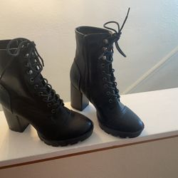 Black chunky heel Boot 