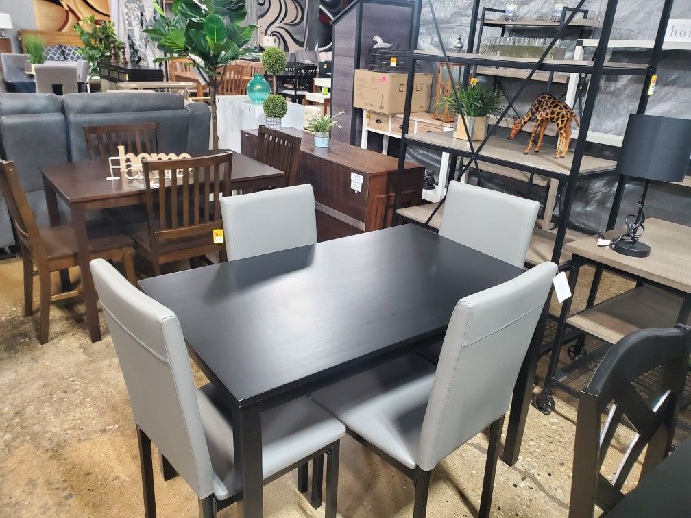 Small 5 PC Dining Set With 4 Gray Chairs Seats (New)g