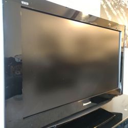 Black TV Panasonic Viera HDTV Television with the remote Control