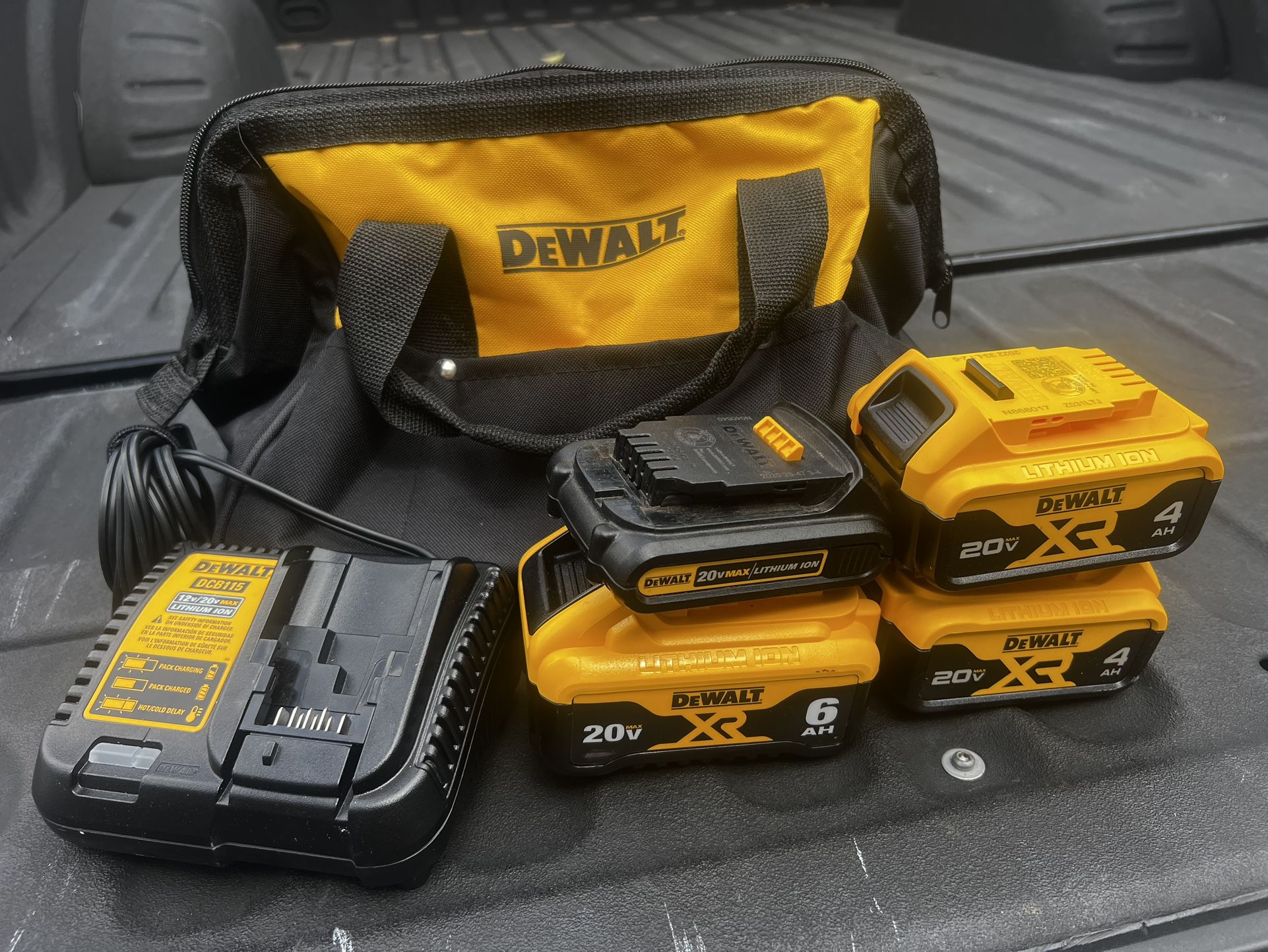 DeWalt Battery Charger Starter Kit with Tool Bag